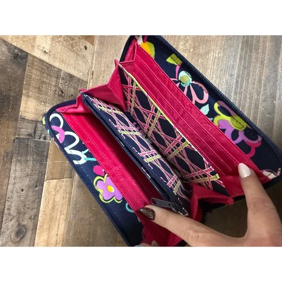 Vera Bradley Navy Blue Floral Quilted Cotton Zip Around Wallet Organizer - Picture 6 of 7